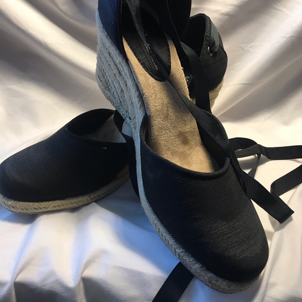 No Boundaries Wedges with Ballerina Ties